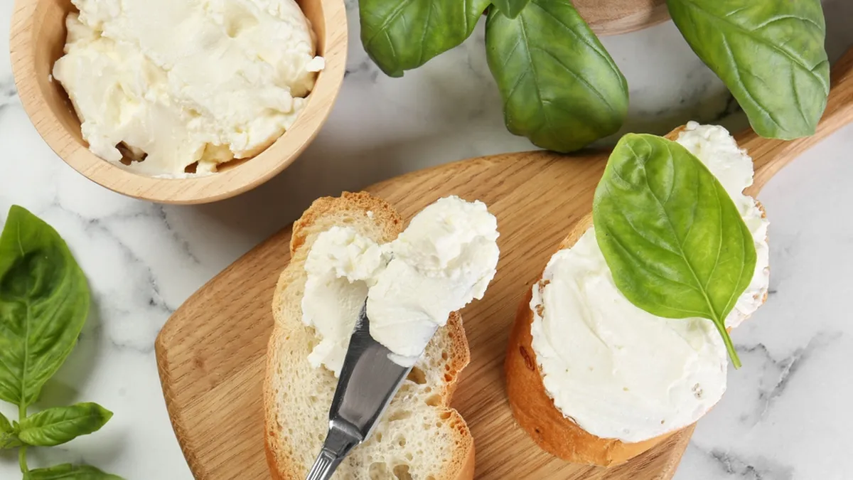 La ANMAT prohibió un queso crema, un suplemento dietario y dispositivos médicos sin registro
