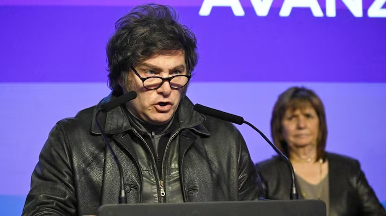 Milei ratificó el esquema de bandas para el dólar tras el respaldo del FMI: “No nos moveremos del programa”