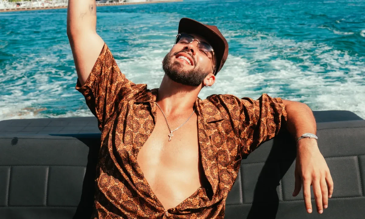Manuel Turizo estrena “Mírame ahora (Salud Mi Reina)” y arranca su gira mundial