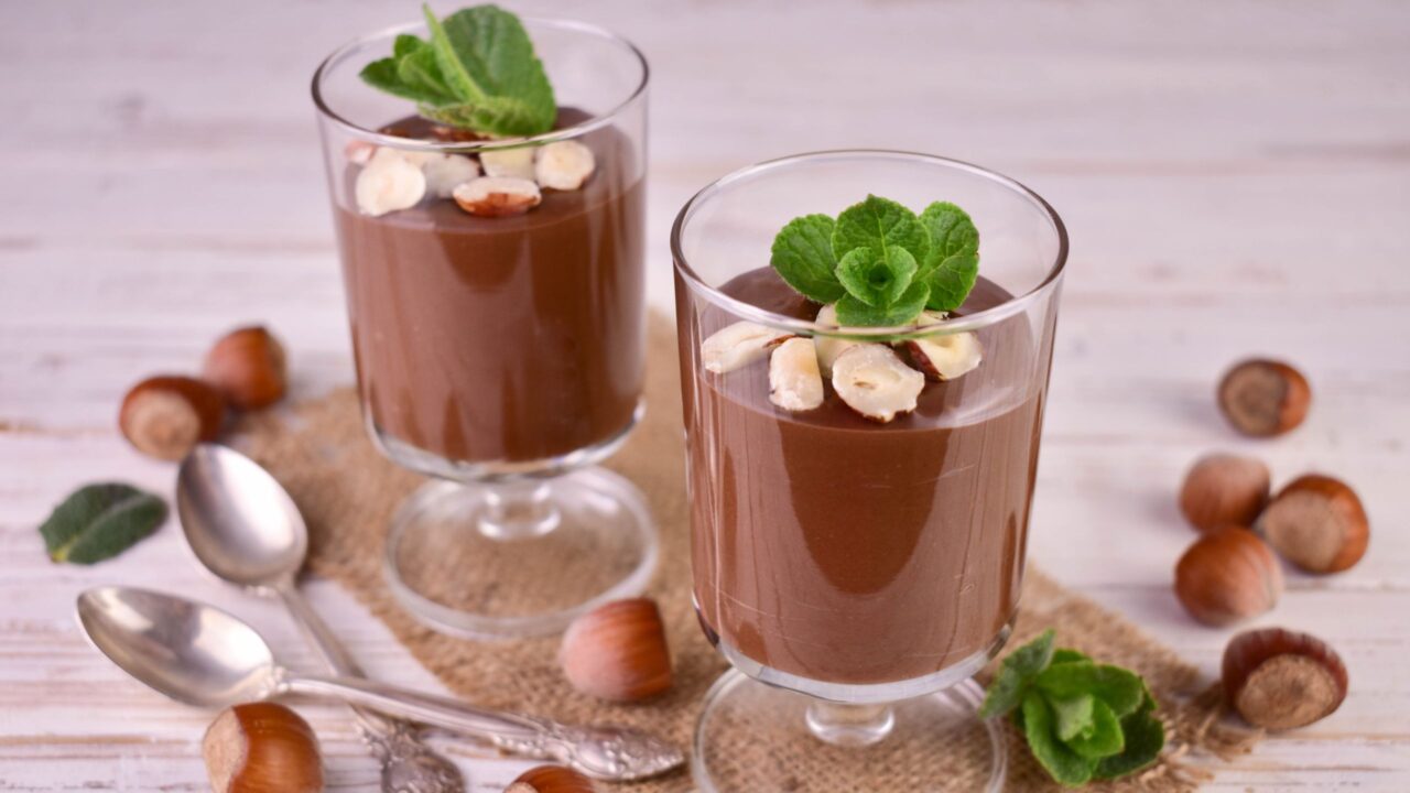 Postre para estas navidades: mousse de chocolate y avellanas alta en proteína