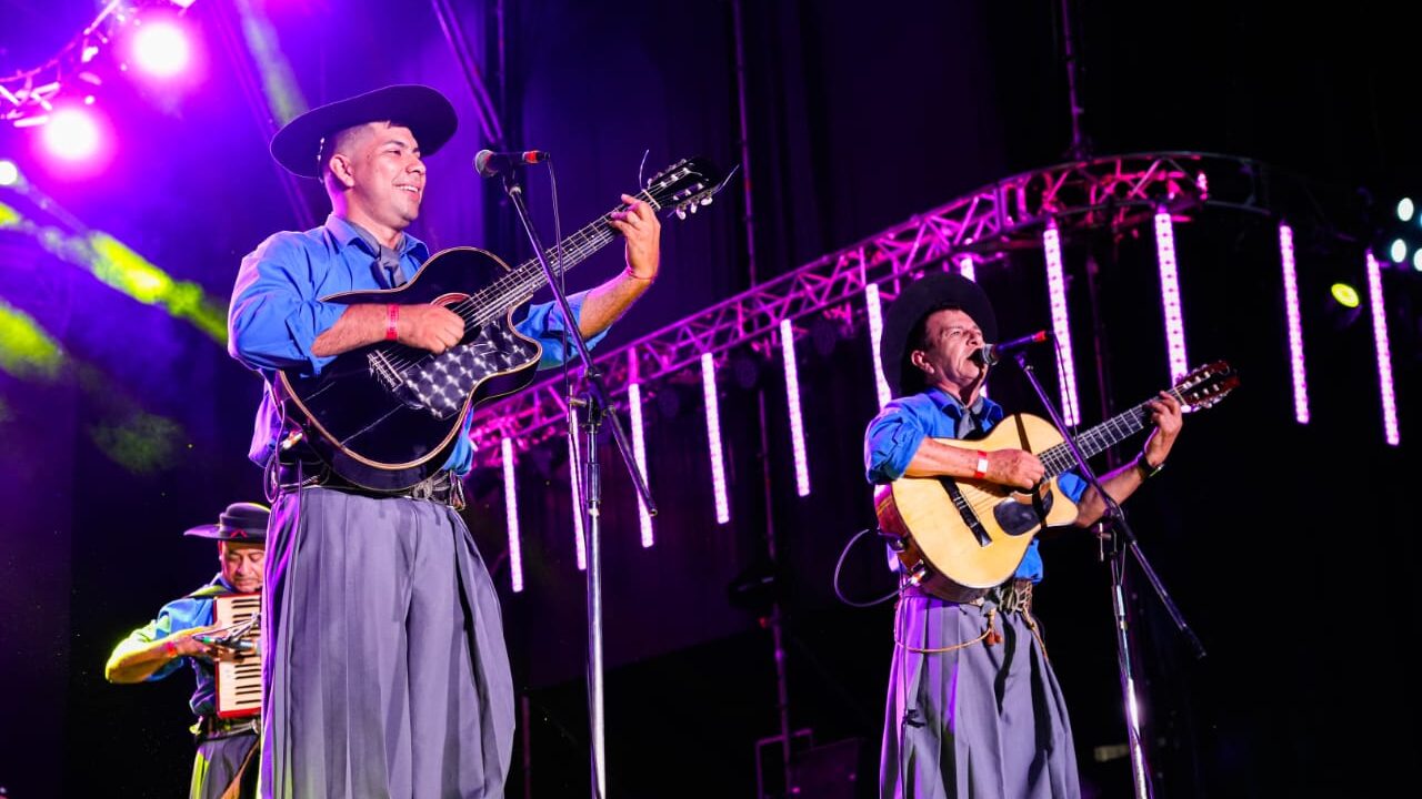 La segunda noche del Festival del Litoral vibró a pura música y baile