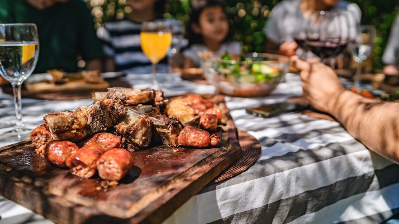 La sal y las fiestas: los consejos de Alberto Cormillot para no excederse en Navidad
