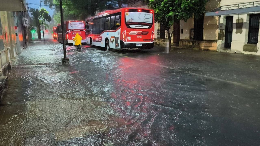 Lluvias en Corrientes: colectivos fuera de servicio, calles anegadas y barrios sin luz