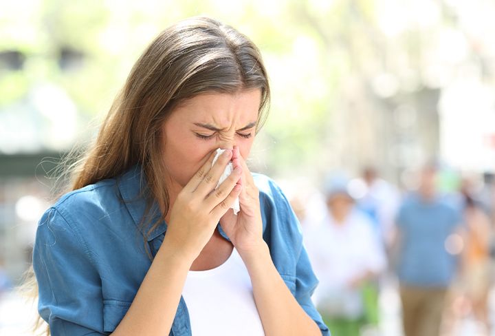 Por qué las alergias empeoran durante la noche y cómo aliviarlas fácilmente