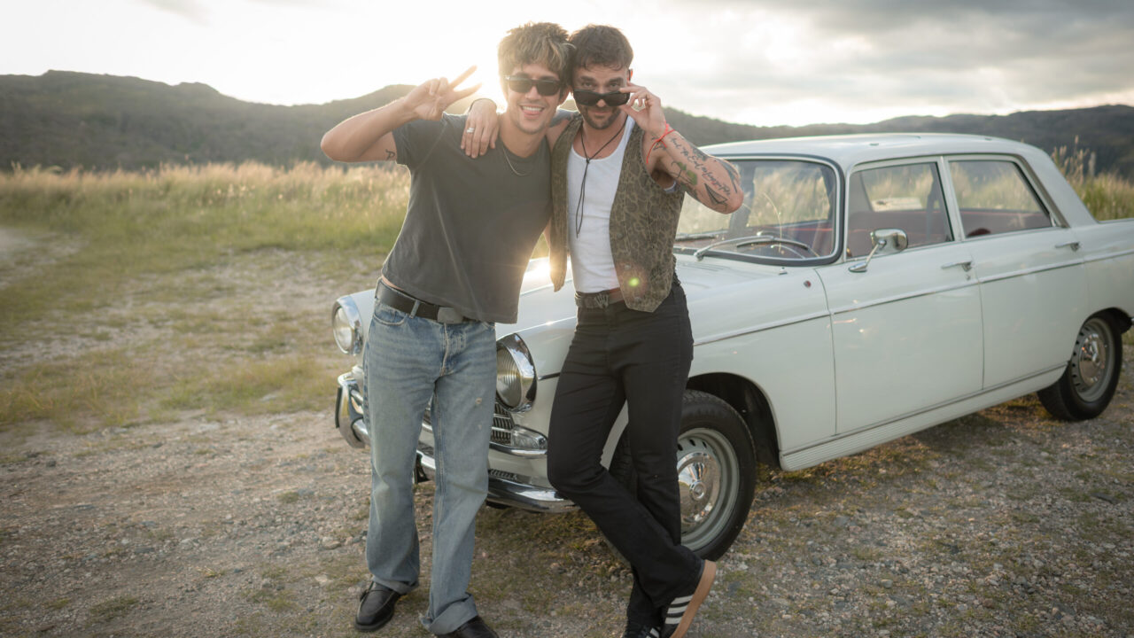 Los Caligaris lanzan “El reloj me miente”, junto a Silvestre y La Naranja