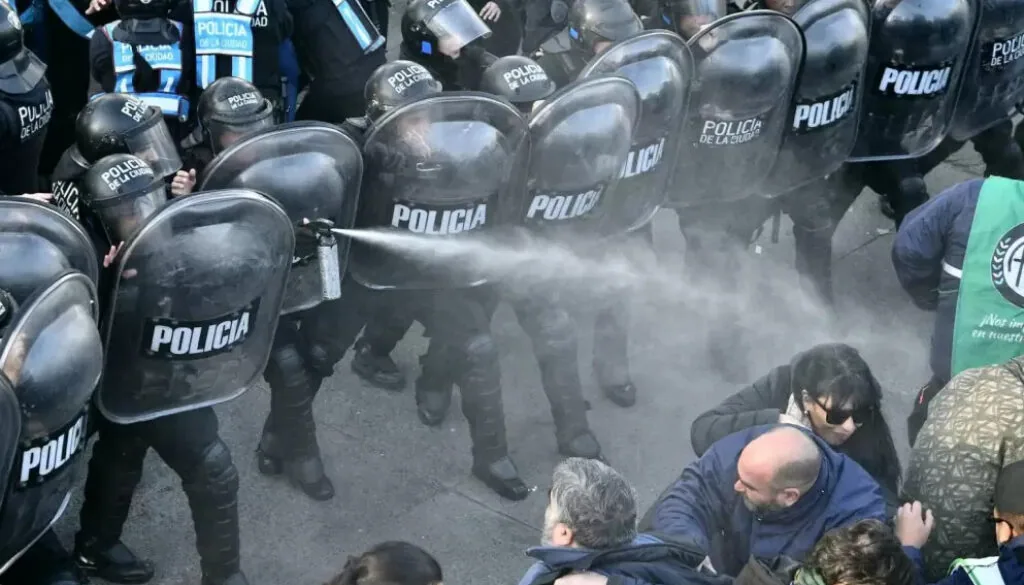 Tensión en el INTI: denuncian violento operativo tras amenazas de despidos masivos