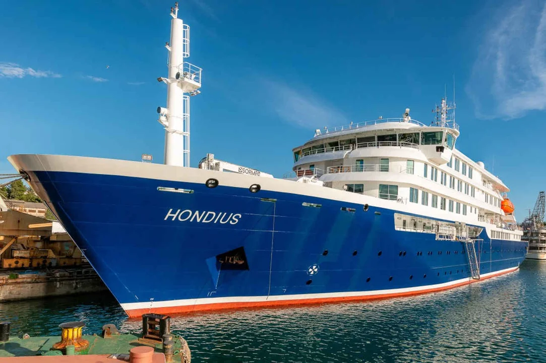 España recibe en Canarias al crucero vinculado a infecciones por hantavirus