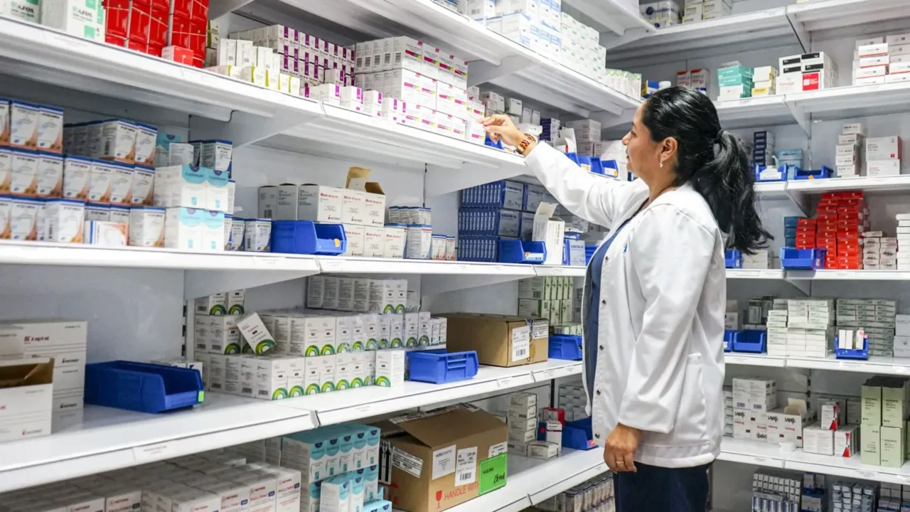 La ANMAT actualizó aranceles y redujo costos para el 75% de los importadores de medicamentos