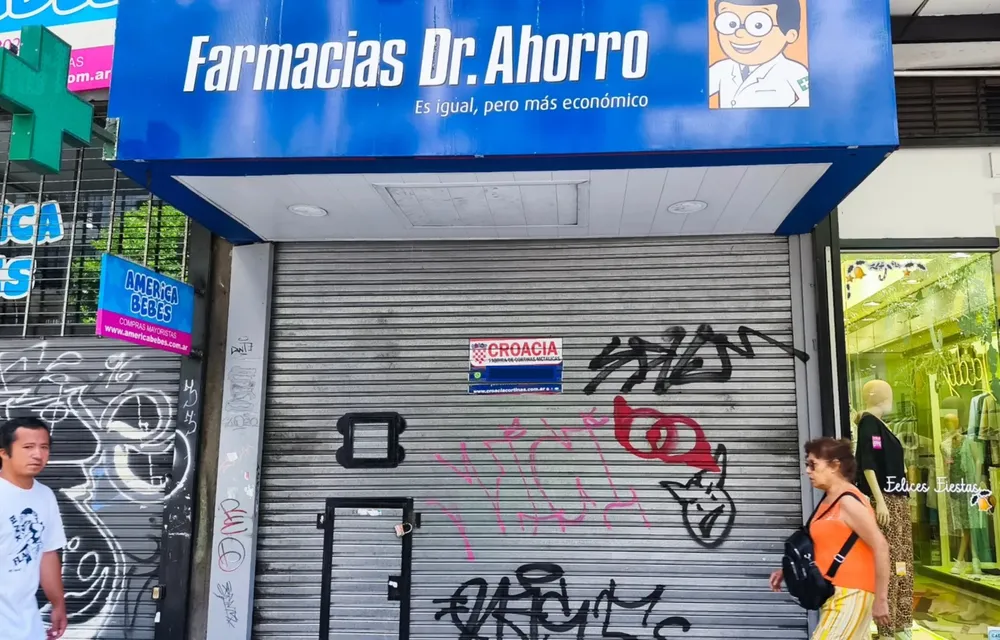 La cadena Farmacias Dr. Ahorro solicitó su propia quiebra tras el cierre total de operaciones