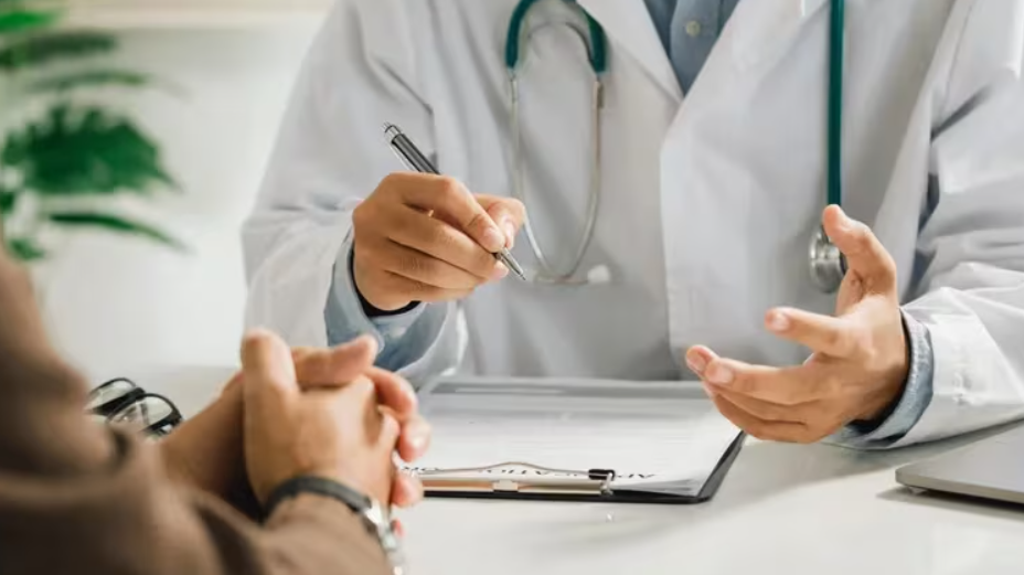 Un informe advierte que en dos años 740 mil argentinos se quedaron sin cobertura privada de salud