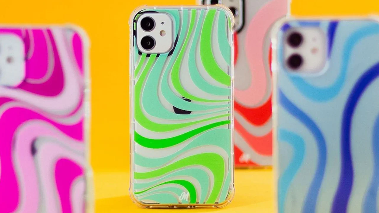 Adiós a la funda del celular: cuál es la moda que se impone en los smartphones en 2026