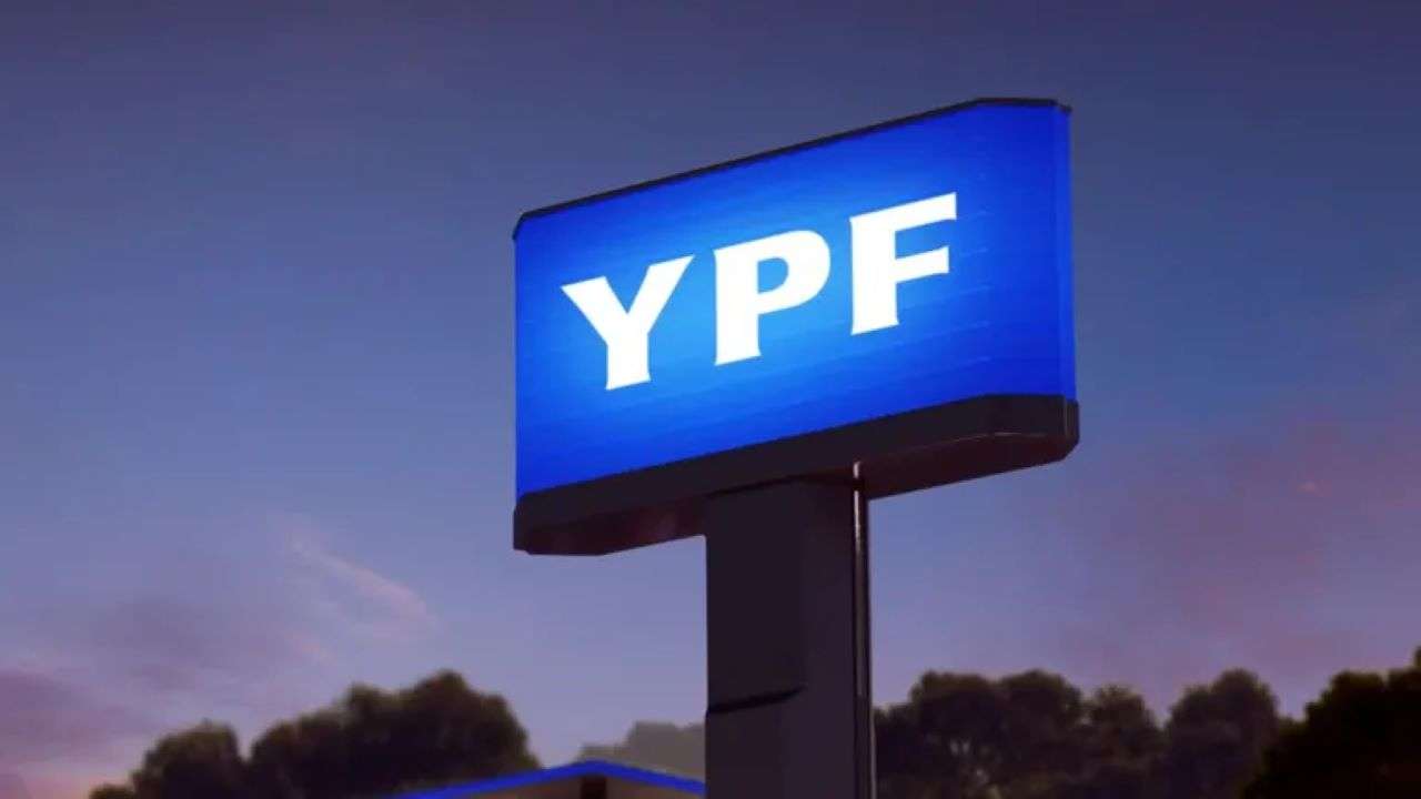 YPF sube el combustible un 1% este jueves y congelaría el precio por 45 días