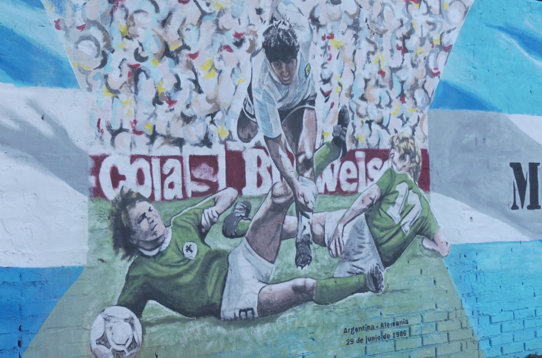 Posadas sumó un nuevo mural en homenaje a Diego Maradona y el Mundial de México 1986