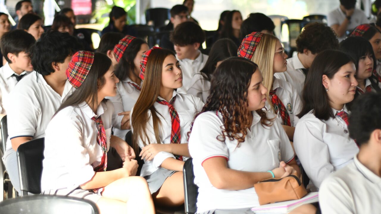 Más de 1.700 estudiantes ya pasaron por la Feria del Libro 2026