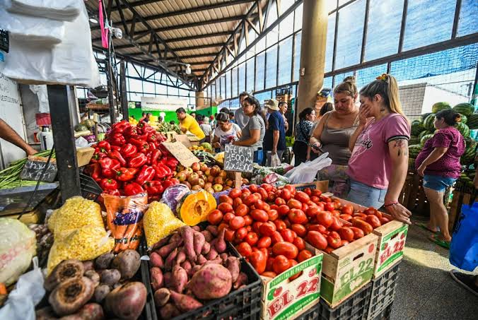 Frutas, verduras, carnes y mucho más en los Mercados Concentradores de la provincia