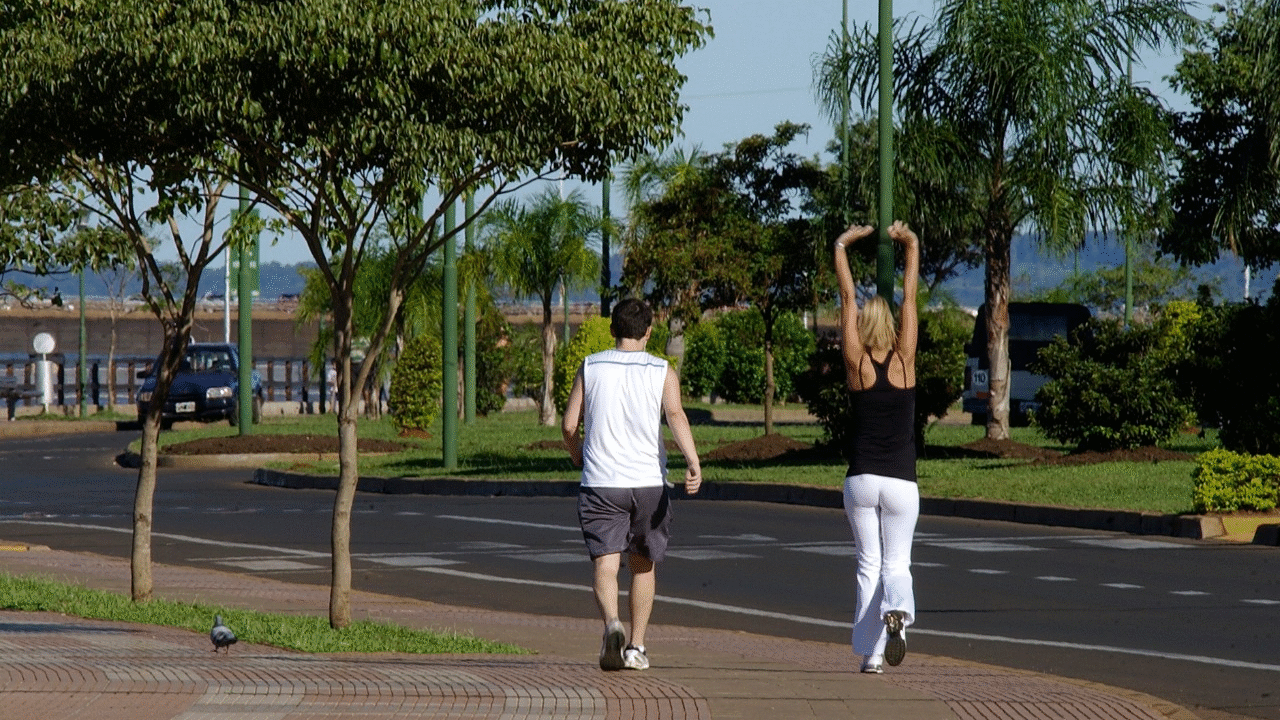 Anticipan un viernes con 30°C antes del ingreso de un frente frío con tormentas