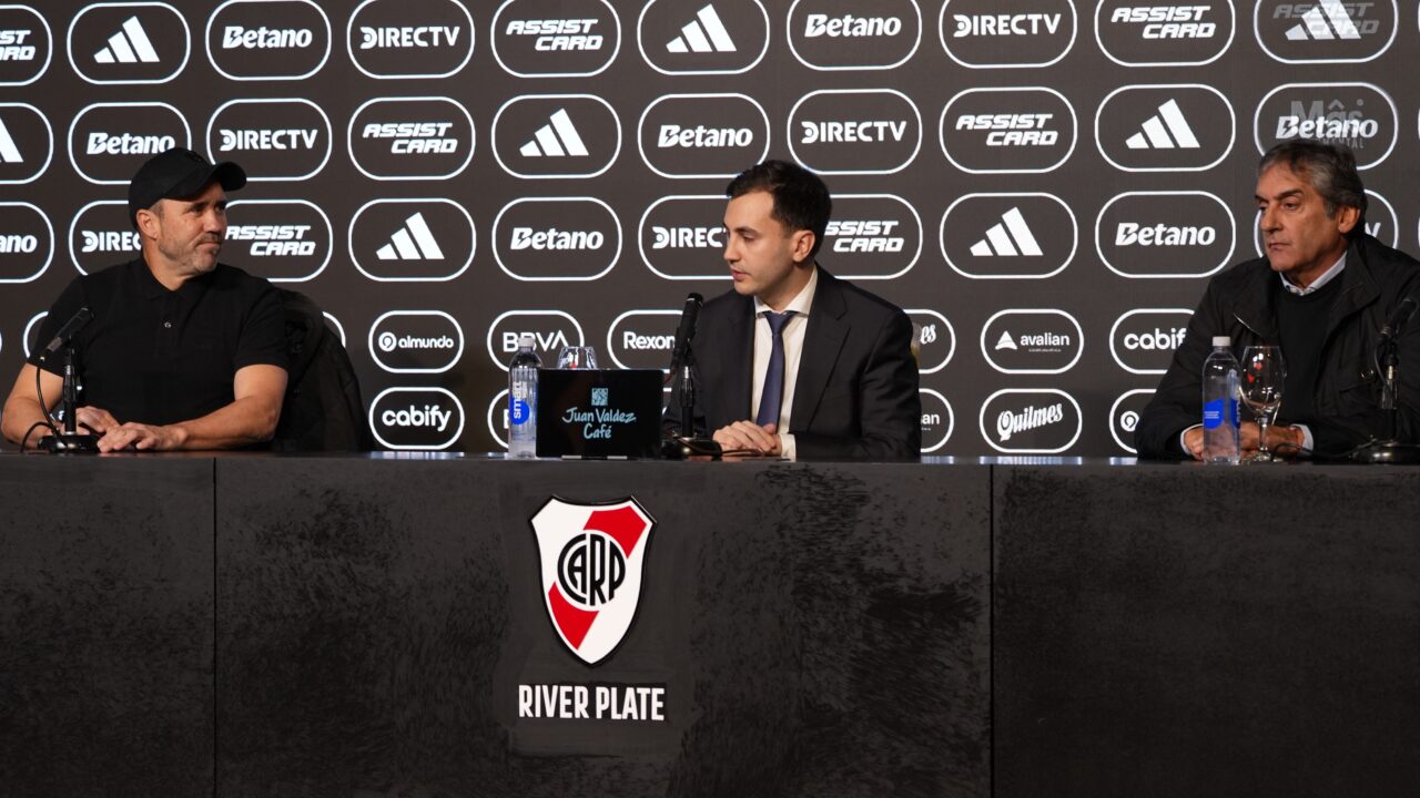 River confirmó que Coudet dejó de ser el DT tras la eliminación ante Santa Fe