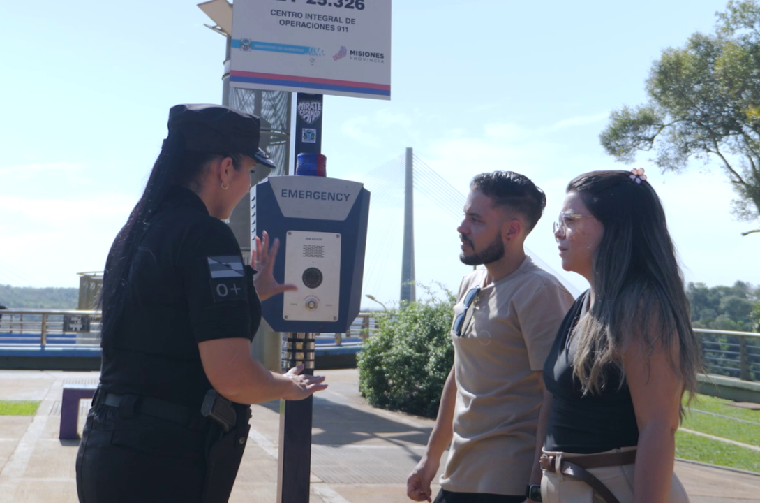 Iguazú refuerza la seguridad en el Hito Tres Fronteras con un tótem de videovigilancia conectado al 911