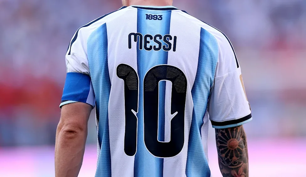 AFA dispuso que se realice un homenaje especial para Messi: todos los partidos se pararán en el minuto 10