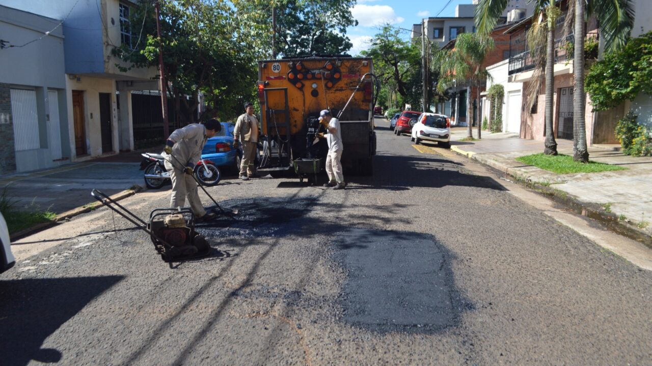 Avanzan con operativos de bacheo y mantenimiento integral en Villa Sarita