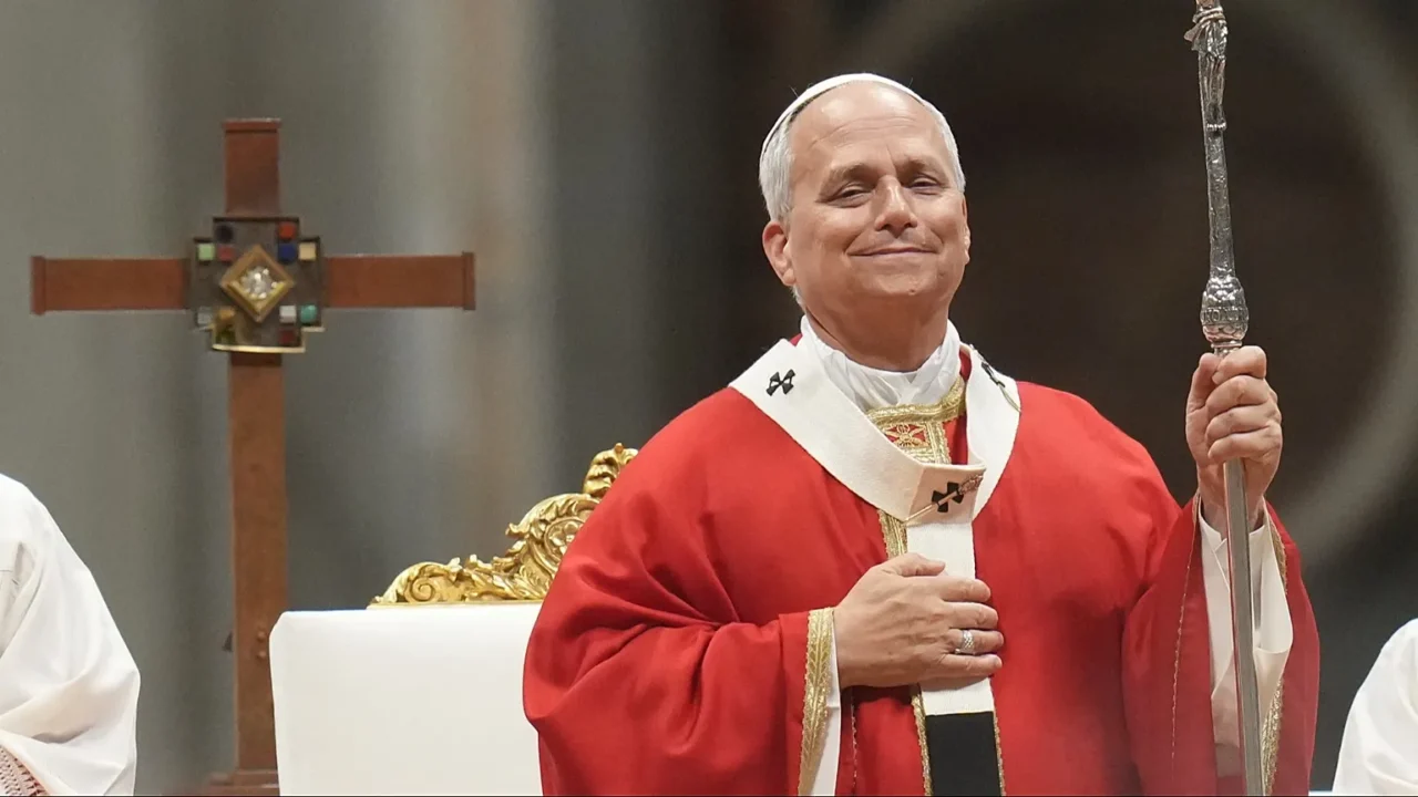 El Vaticano puso en duda el viaje de León XIV a la Argentina y pidió esperar la evaluación médica