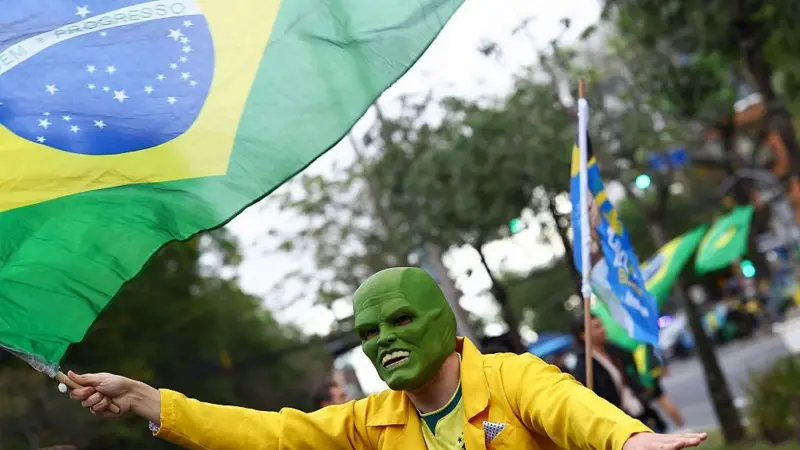 Con 10% del escrutinio, Lula apenas supera a Flávio Bolsonaro 50,46%