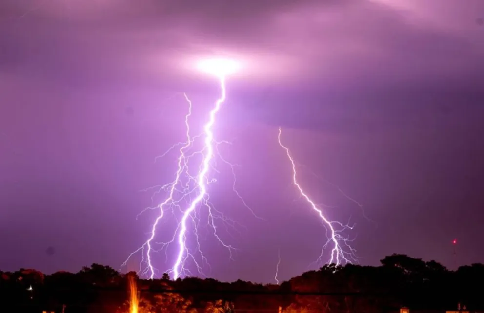 Rige alerta por temporal con intensa actividad eléctrica y granizo en Misiones